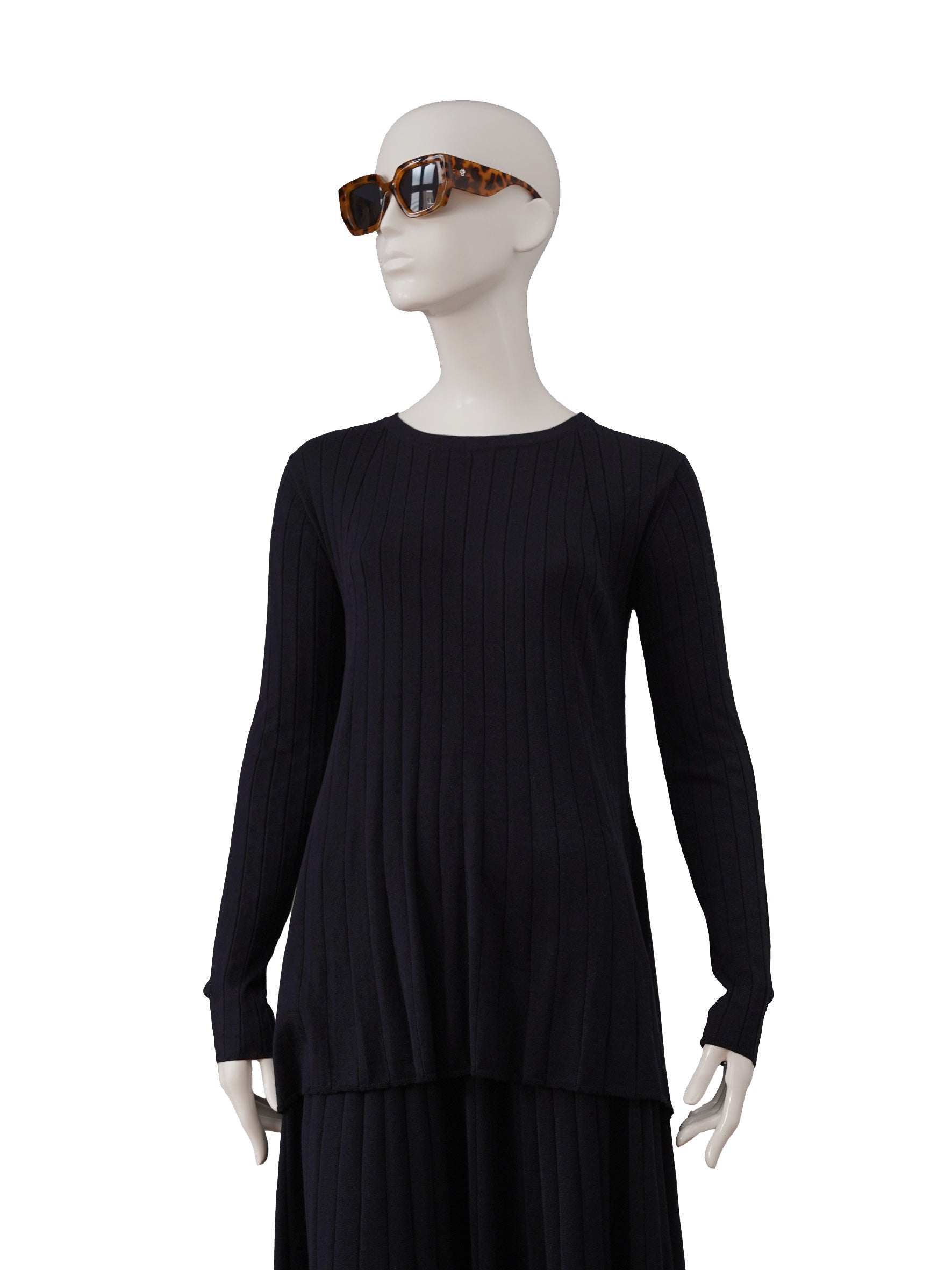Dark blue pleated knit shirt